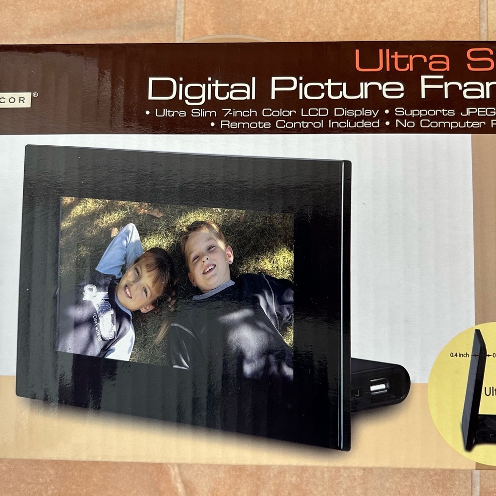 NWT Digital Decor Black Ultra Slim 7” LCD Display Picture Photo Frame